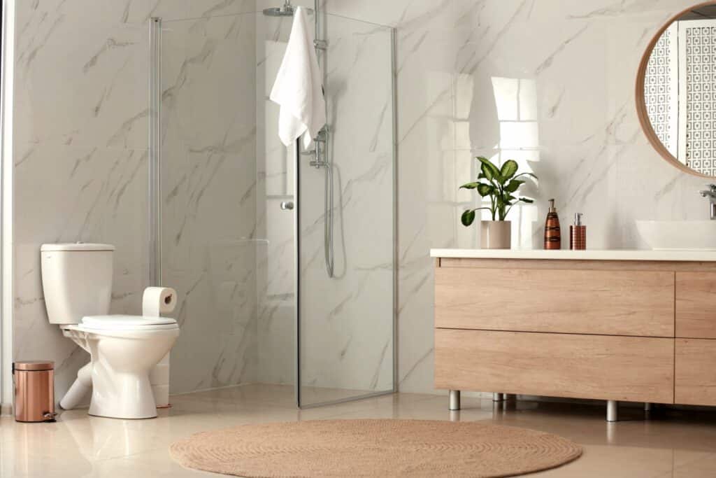 Salle de bains moderne avec installation électrique sécurisée aux normes à Sathonay-Camp par électricien 13-Elec