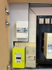 Installation d'un tableau d’une Reno complète avec départ piscine et sectionneur